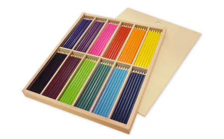 *  - Colour pencils in wo oden box (12 colours) - thin -