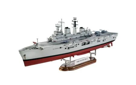 Revell 1:700 - HMS Invincible (Falklands War)